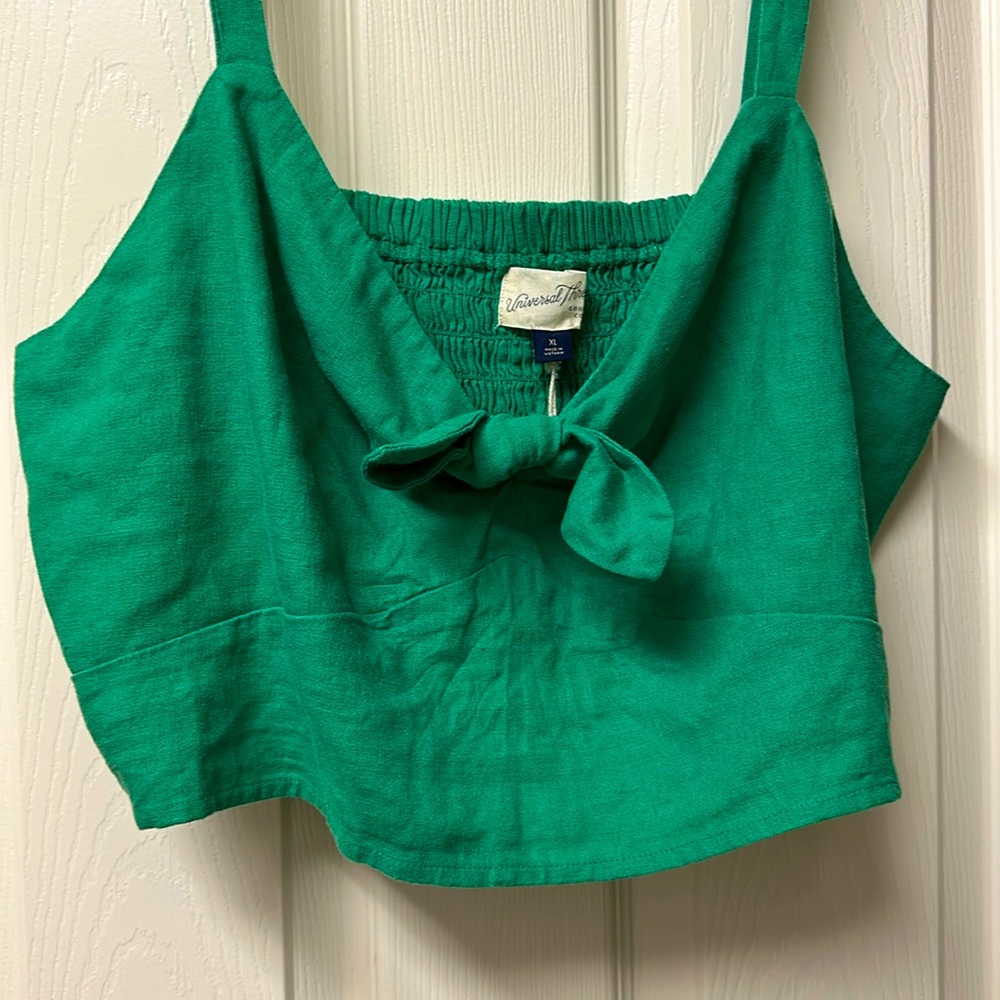 NWT universal threads Green Crop Top